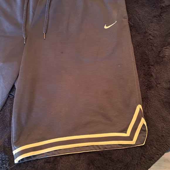 Nike Dri Fit Basketball Shorts. Large. Navy and White. - Picture 3 of 7
